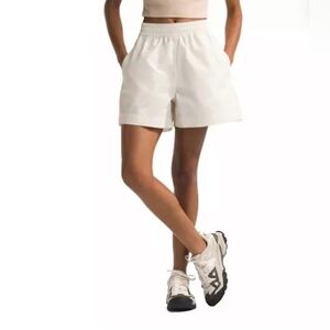 BNWT The North Face Easy Wind Short XS White Dune Relaxed Fit